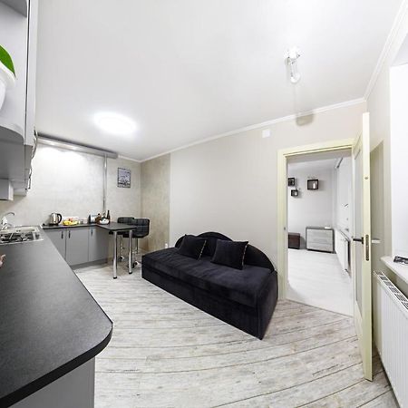 Joy Box Apartments Lviv Buitenkant foto