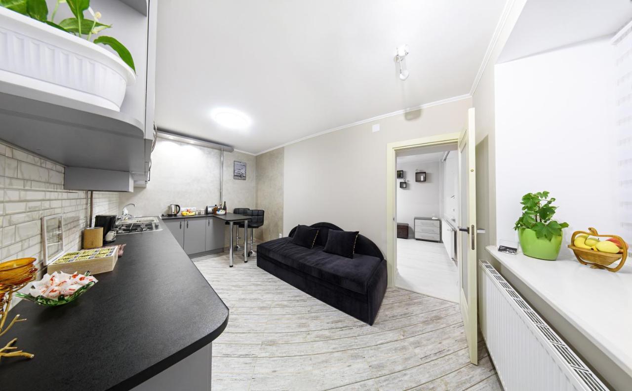 Joy Box Apartments Lviv Buitenkant foto