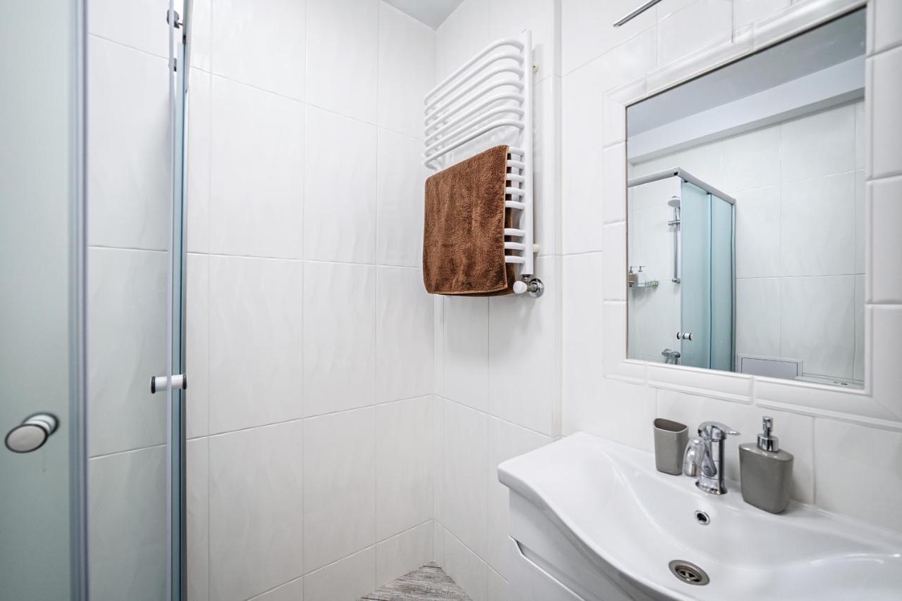 Joy Box Apartments Lviv Buitenkant foto