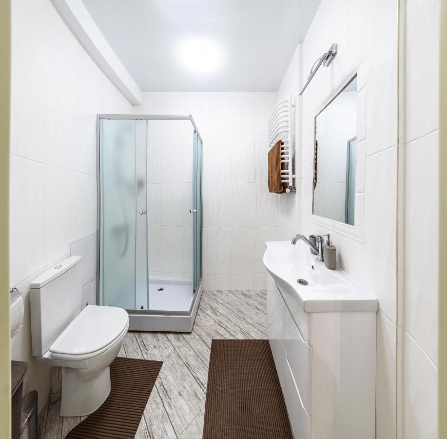 Joy Box Apartments Lviv Buitenkant foto